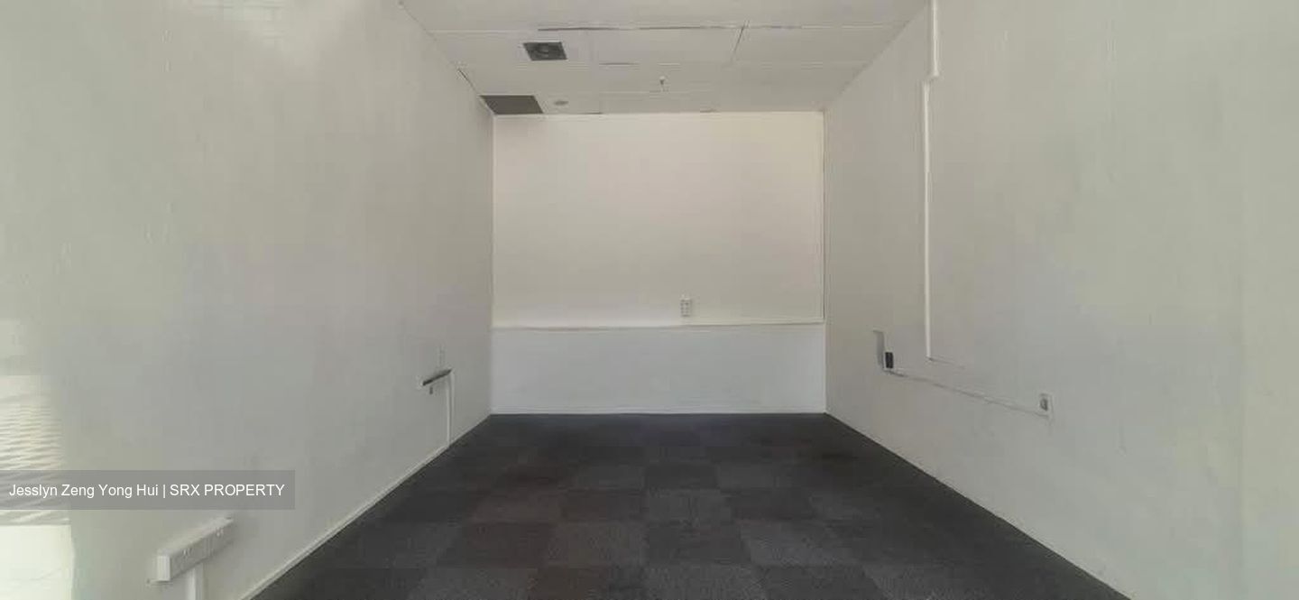Roxy Square (D15), Retail #588078101
